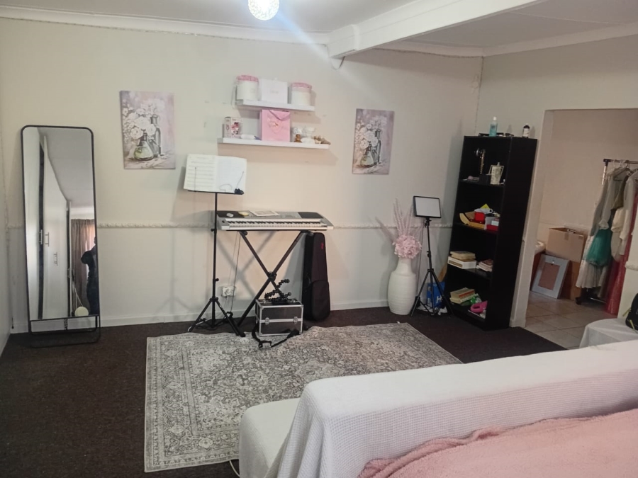 6 Bedroom Property for Sale in Heiderand Western Cape